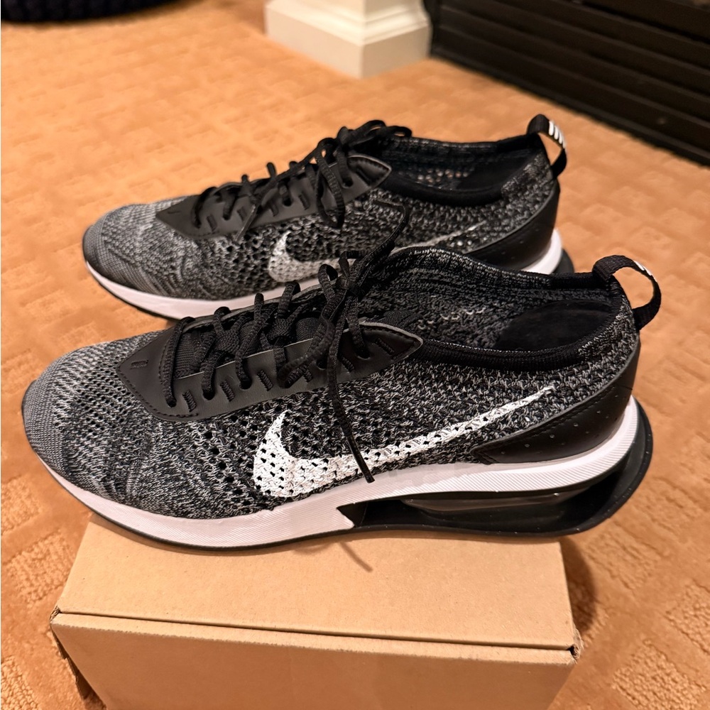 Nike Flyknit Racer - Picture 3 of 7